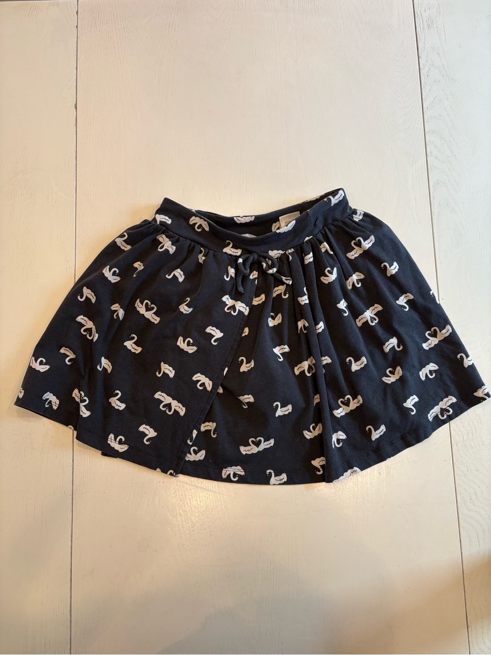 Hanna Andersson Navy Skort with White Swan Print
